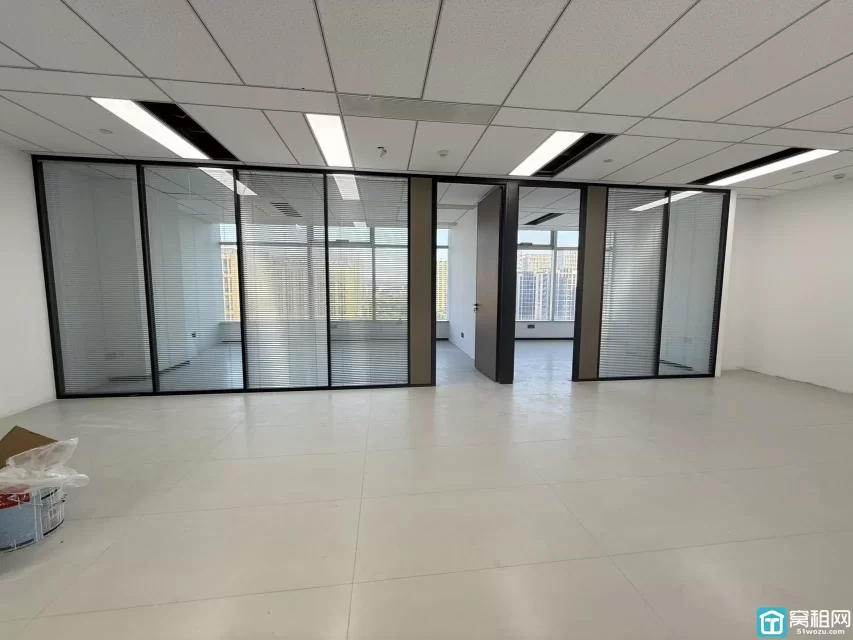 宁波高新区微软大厦138平朝南2隔间出租单价1.3元