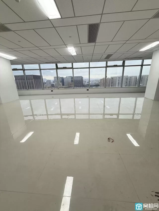 宁波高新区研发园隔壁微软大厦129平东南朝向两隔间办公室出租