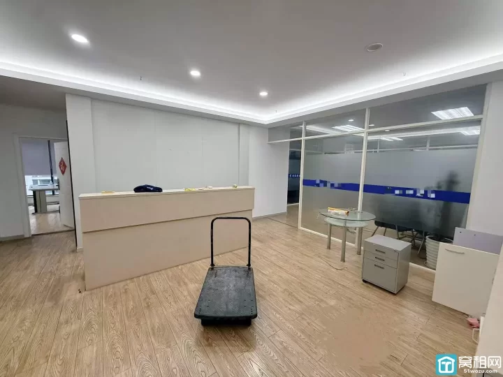 宁波潘火街道和荣大厦272平方，单价1.66元/平方/天，租金164600元