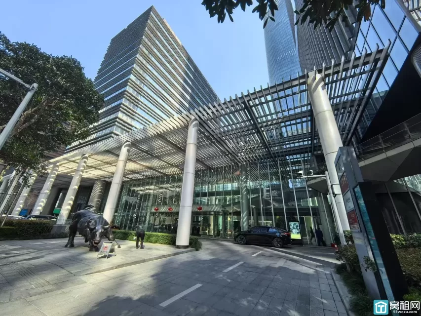 宁波国际金融中心F座155平方米西南朝向2个隔间办公室招租