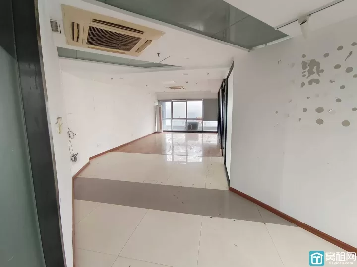 鄞州区百丈路嘉汇国贸整层写字楼出租 建筑面积625㎡，单价1.25/㎡/天