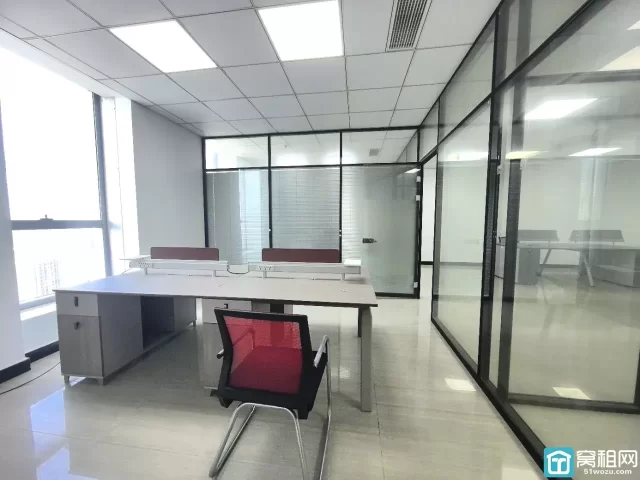 钟公庙街道慧和大厦精装128平，朝南，带3隔间部分家具 特价出租：4600月