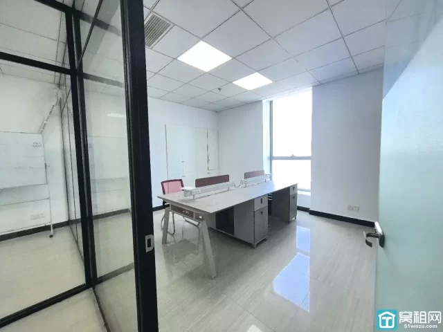 钟公庙街道慧和大厦精装128平，朝南，带3隔间部分家具 特价出租：4600月
