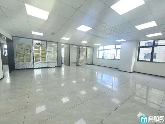宁波新府银座3号楼精装366平东南朝向办公室出租带上下水源
