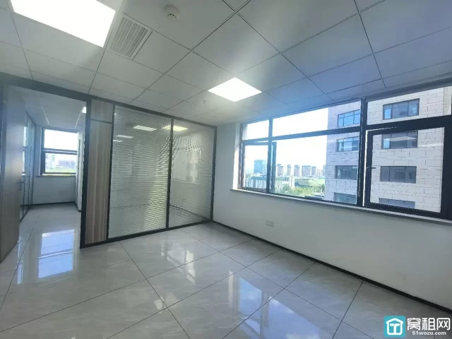 宁波新府银座3号楼精装366平东南朝向办公室出租带上下水源