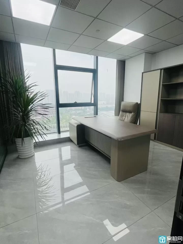 宁波海曙印象城对面写字楼220㎡ 东南朝向，采光视野俱佳 精装交付，格局方正，无需二次装修