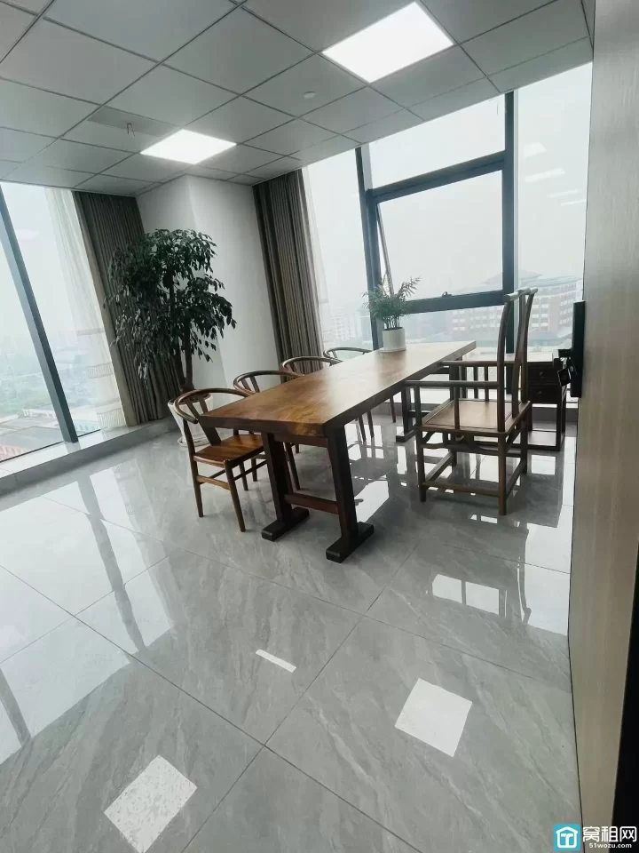 宁波海曙印象城对面写字楼220㎡ 东南朝向，采光视野俱佳 精装交付，格局方正，无需二次装修