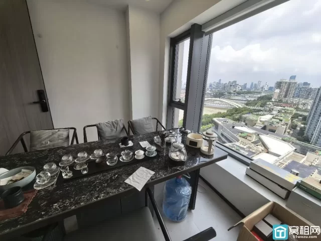 宁波江景写字楼132平，两个隔间，带家具出租，可注册带水源，24小时独立空调，停车无忧