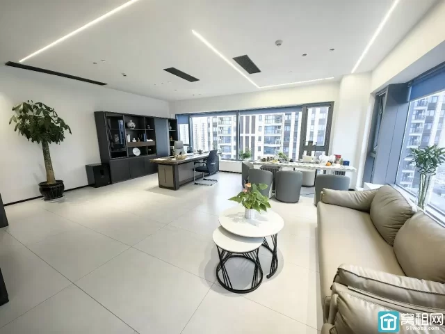 宁波鄞州区南苑滨江280平江景房，三个隔间带家具，月租金21000元，配家具