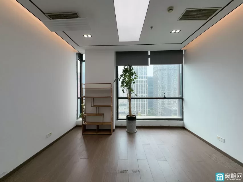 南部商务区地铁口 大海大厦125平，南，2隔间 单价1.8元/平/天，月租金6844元
