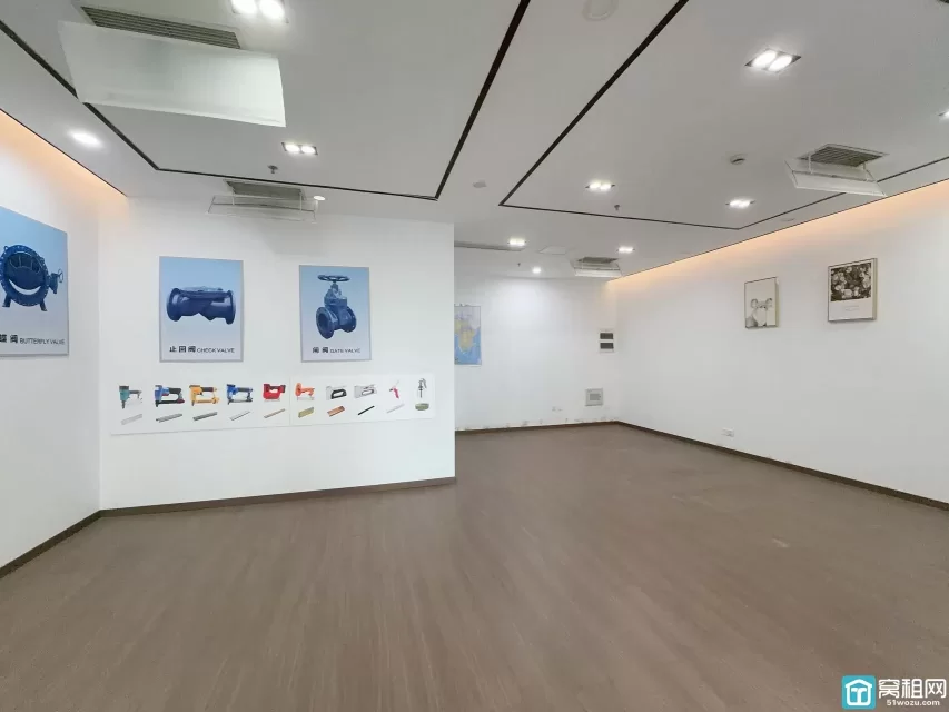 南部商务区地铁口 大海大厦125平，南，2隔间 单价1.8元/平/天，月租金6844元