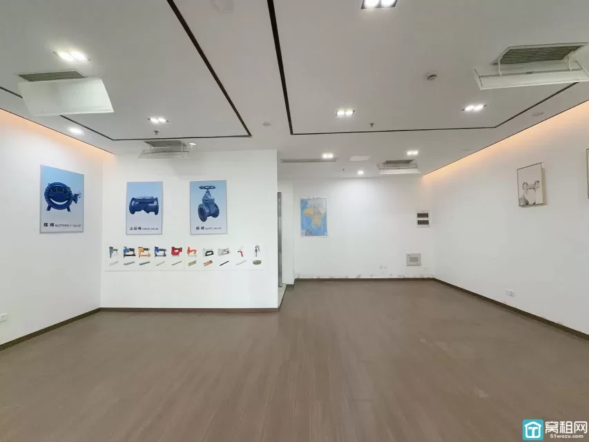 南部商务区地铁口 大海大厦125平，南，2隔间 单价1.8元/平/天，月租金6844元