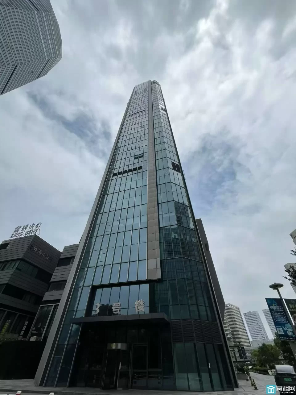 来福士对面宁波绿地中心3号楼面积453平特价房源仅需单价1.2元
