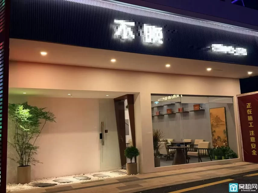 宁波鄞州区嵩江999旺铺招商面积91平，有二楼隔层可做包厢，可接上下水燃气等