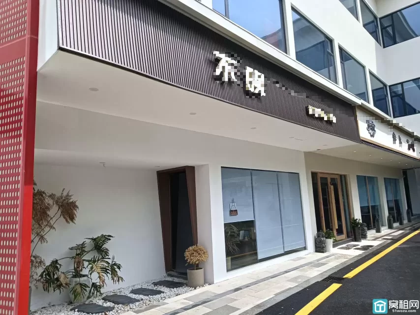 宁波鄞州区嵩江999旺铺招商面积91平，有二楼隔层可做包厢，可接上下水燃气等