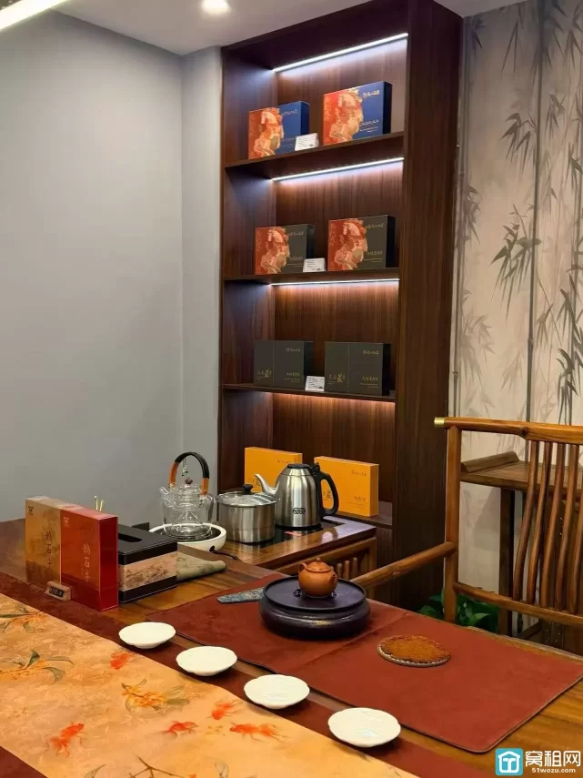 宁波鄞州区嵩江999旺铺招商面积91平，有二楼隔层可做包厢，可接上下水燃气等
