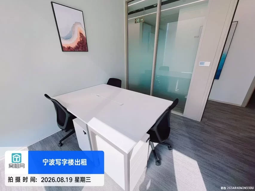 宁波福明路地铁站附近50平米写字楼出租2500元包物业费，水电费，办公桌椅可以注册公司