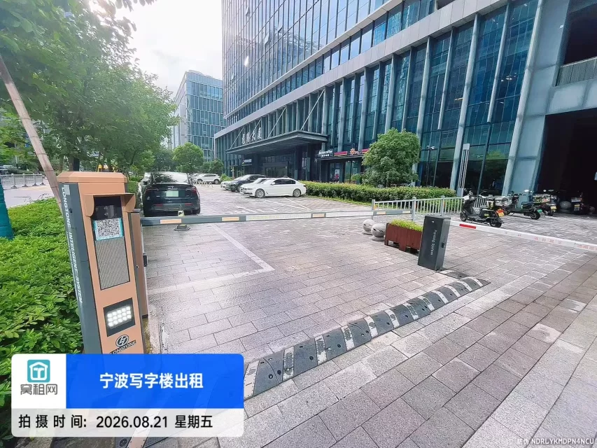 南部商务区龙腾大厦停车收费包月多少一个月？