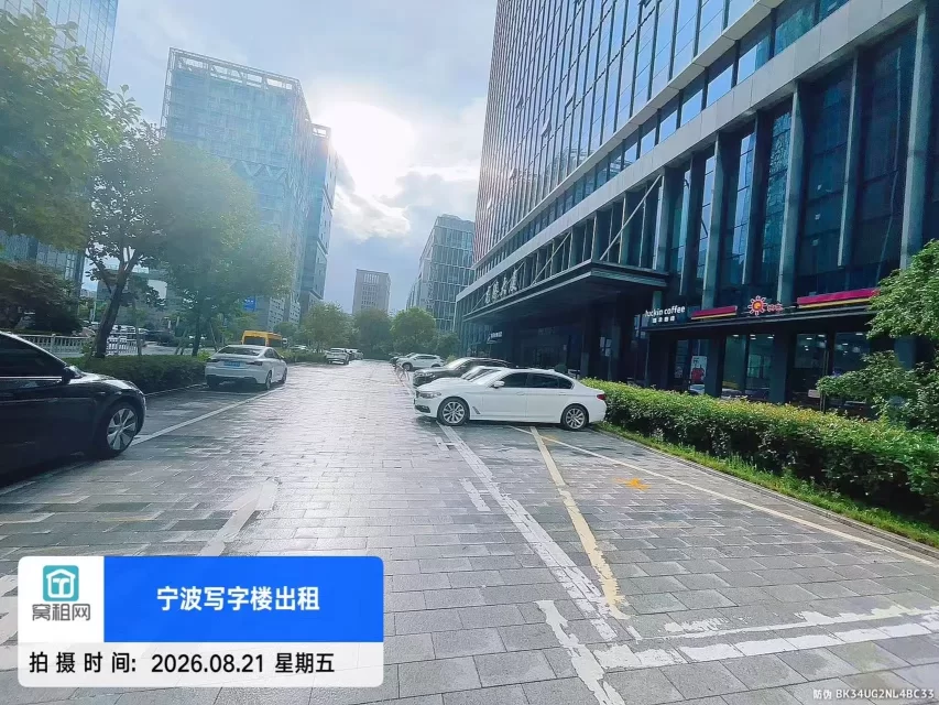 南部商务区龙腾大厦停车收费包月多少一个月？