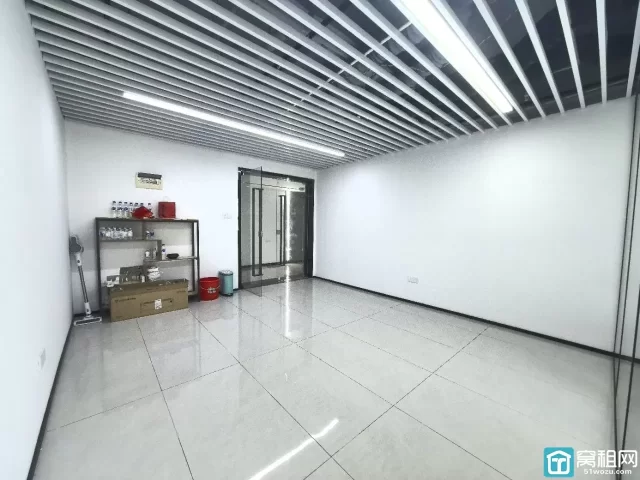 宁波东部新城新府银座3号楼精装修65平米办公室出租