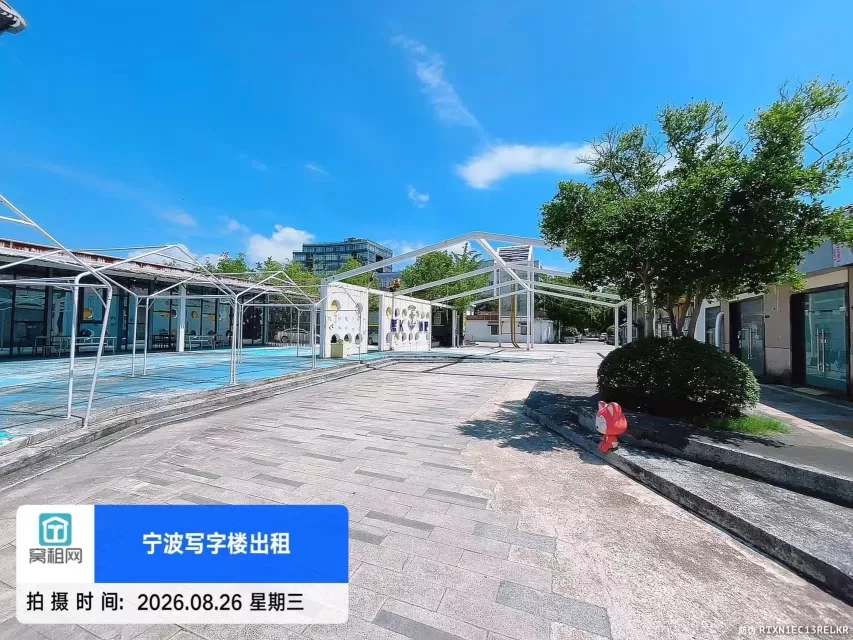宁波江北洪塘湾月亮郡主题商街