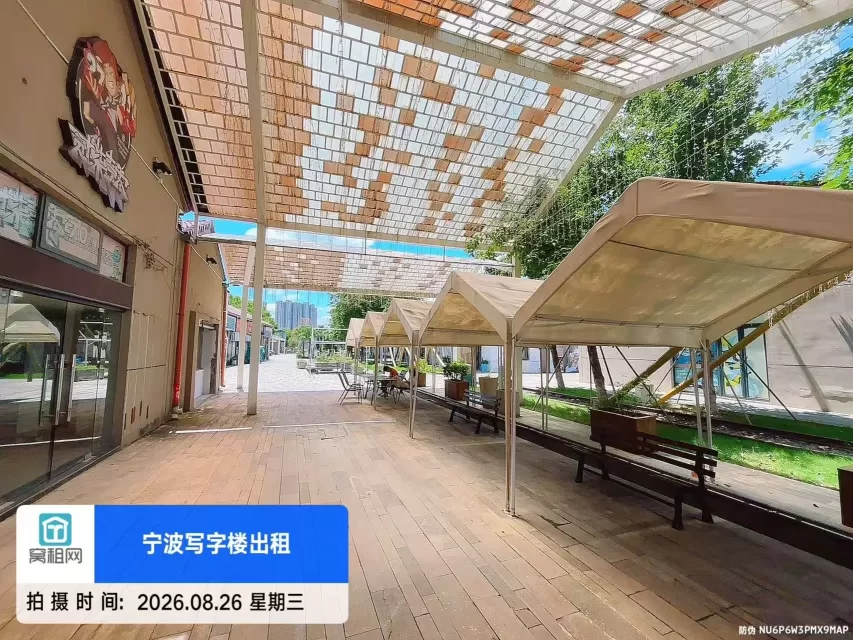 宁波江北洪塘湾月亮郡主题商街