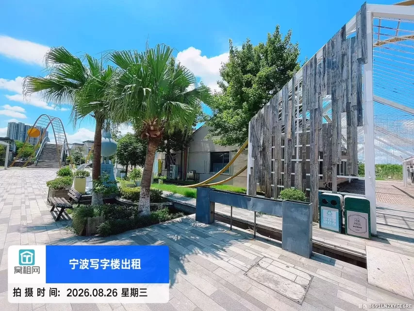 宁波江北洪塘湾月亮郡主题商街