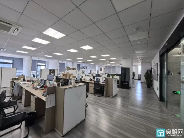 南部商务区三期 地铁八号线地铁口广融大厦建筑面积935平出租