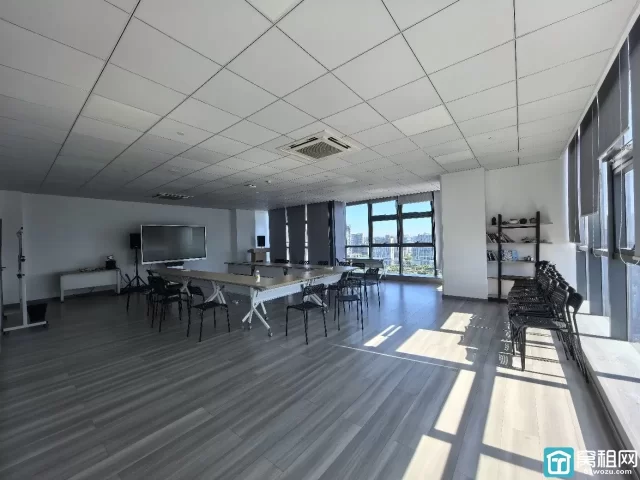 南部商务区三期 地铁八号线地铁口广融大厦建筑面积935平出租