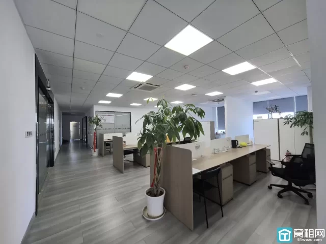 南部商务区三期 地铁八号线地铁口广融大厦建筑面积935平出租