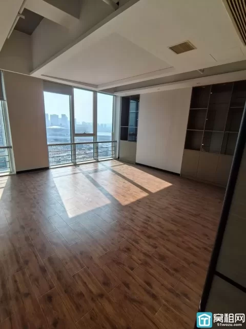 宁波高铁站步行5分钟月湖金汇大厦530.82平写字楼招租，精装修带双开移门