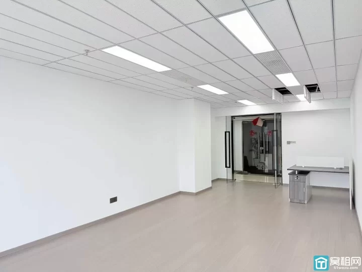 宁波高新区地铁5号线附近前程国际大厦66平朝南，价格2600元/月随时看房