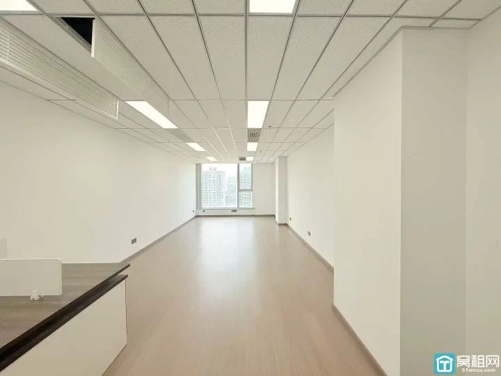 宁波高新区地铁5号线附近前程国际大厦66平朝南，价格2600元/月随时看房