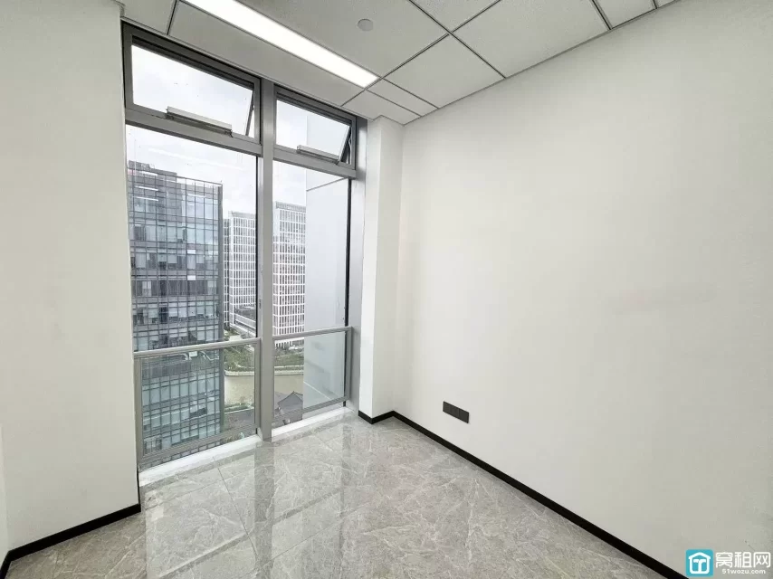 宁波鄞州区中铁建大厦110平 朝南办公室招租6200元/月
