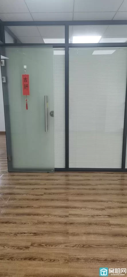 宁波东方商务中心东南边套100平米办公室招租