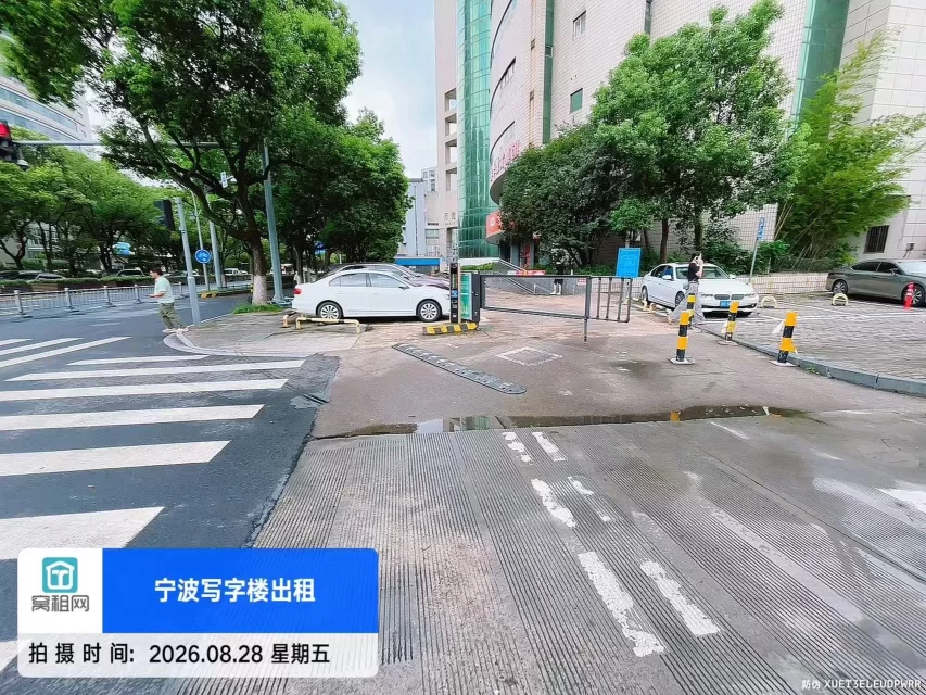 宁波兴业大厦对面万金大厦停车场收费