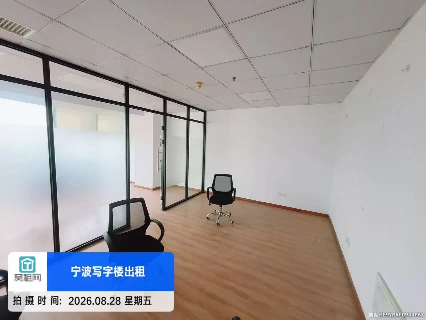 宁波鄞州区开元酒店对面崇光大厦60平米精装修办公室出租2300元/月
