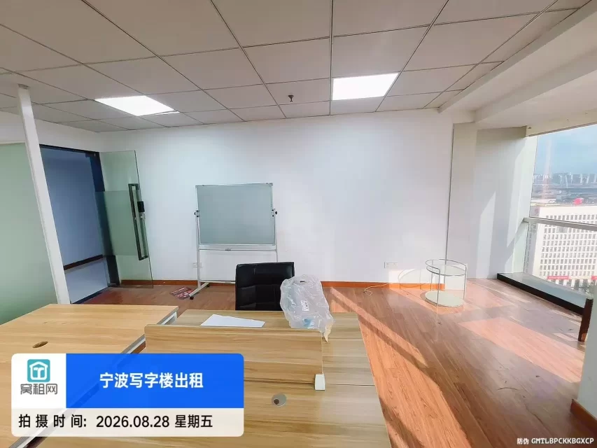 宁波包商大厦对面崇光大厦面积78平米朝西南精装修办公室月租金2600元