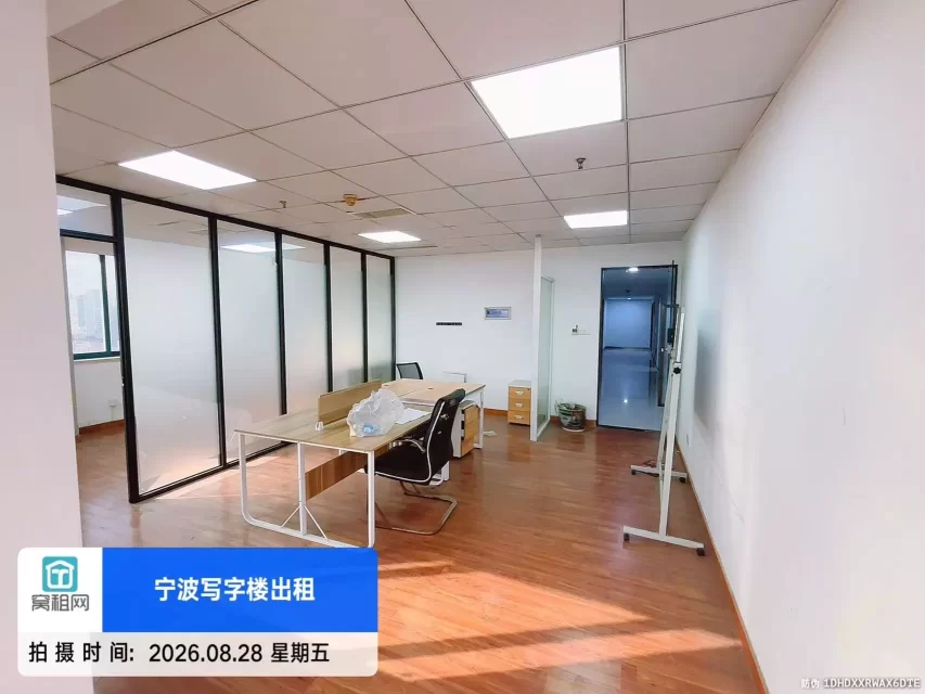 宁波包商大厦对面崇光大厦面积78平米朝西南精装修办公室月租金2600元