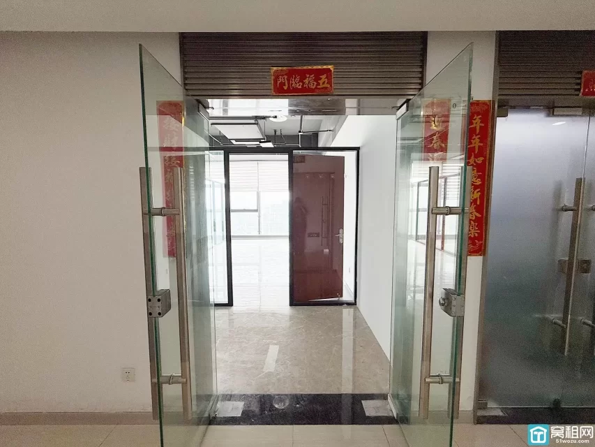 宁波诺富特酒店金融硅谷主楼98m² 办公室西南朝向出租单价：2.6元/m²/天（含税）