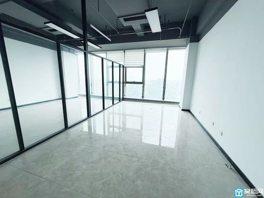 宁波诺富特酒店金融硅谷主楼98m² 办公室西南朝向出租单价：2.6元/m²/天（含税）