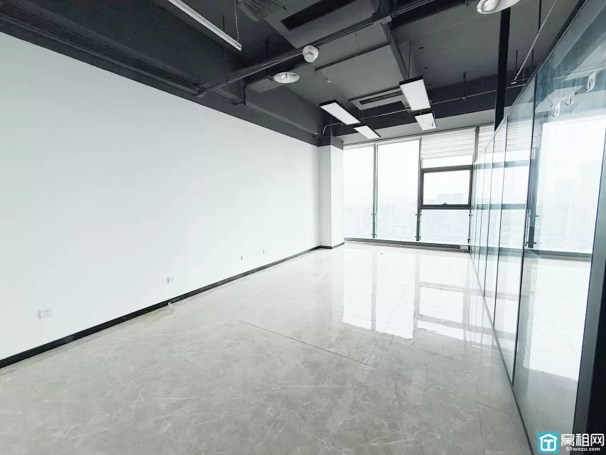 宁波诺富特酒店金融硅谷主楼98m² 办公室西南朝向出租单价：2.6元/m²/天（含税）