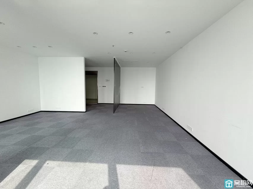 宁波地铁1号线5号线海晏北路A出口金融硅谷主楼面积：151.84m² 招租