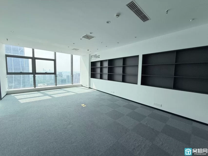 宁波地铁1号线5号线海晏北路A出口金融硅谷主楼面积：151.84m² 招租