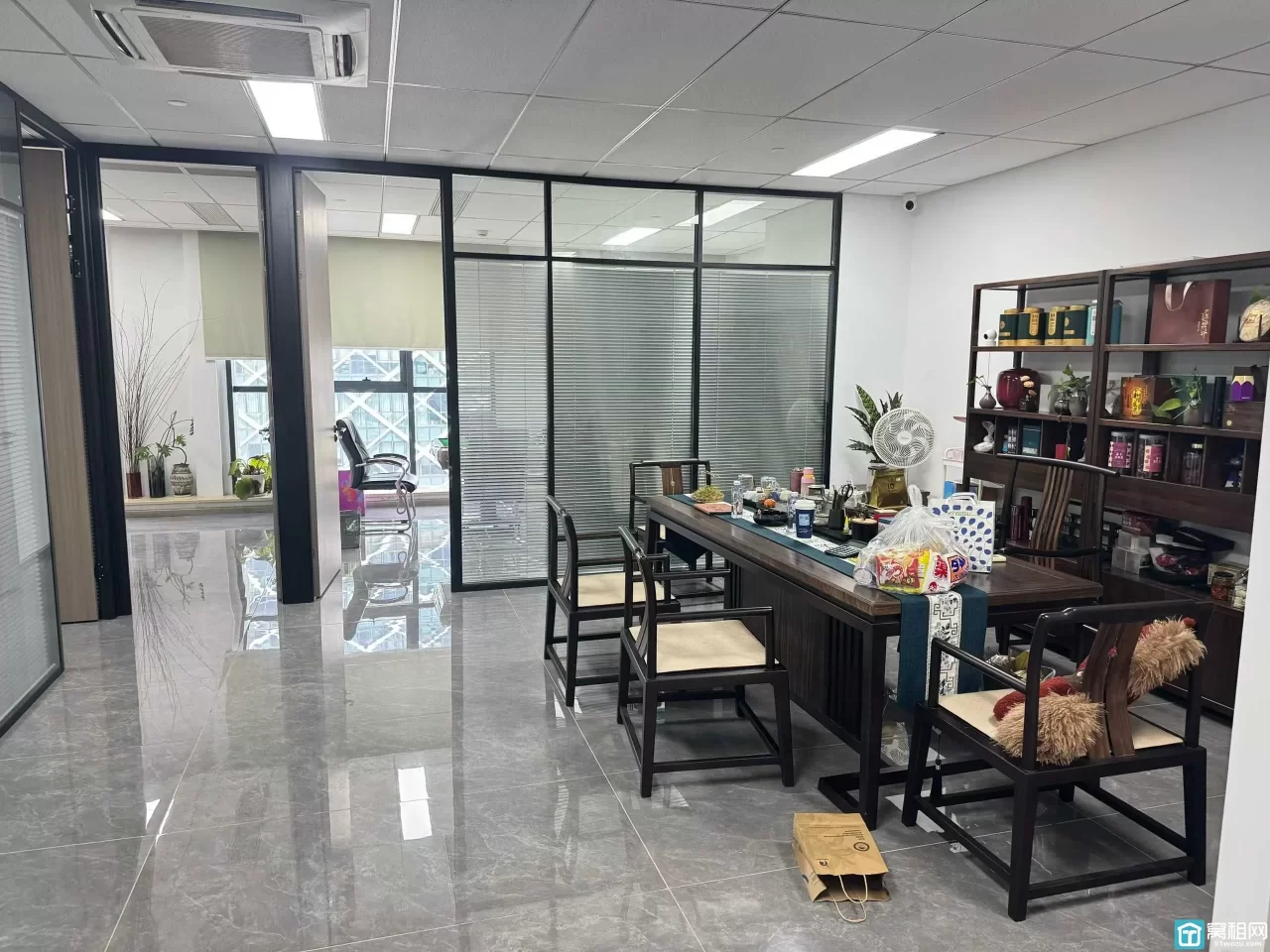 宁波南部商务区汇鼎大厦58平转租，家具可转让，随时看房