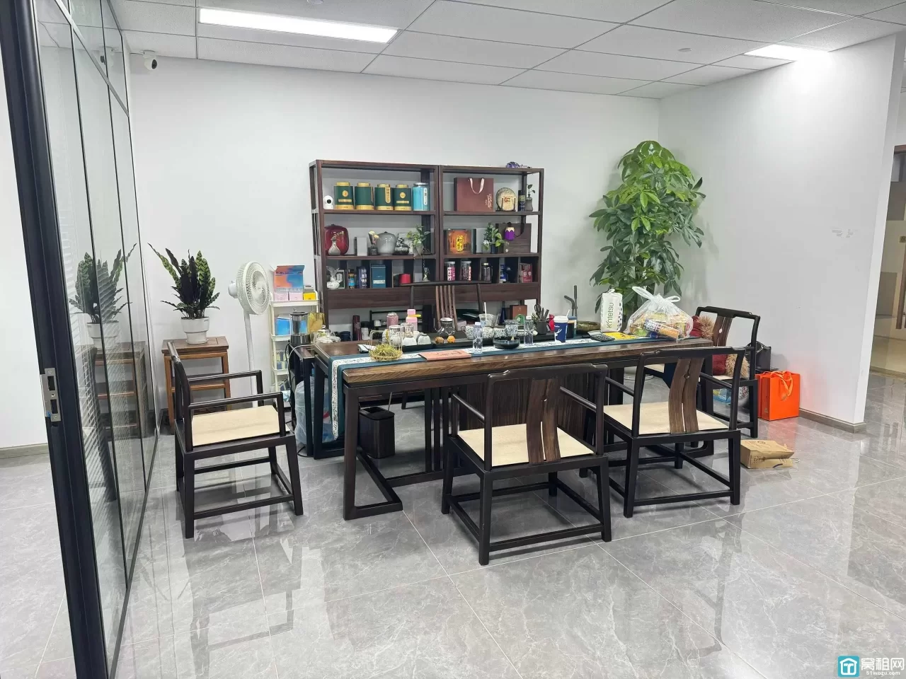 宁波南部商务区汇鼎大厦58平转租，家具可转让，随时看房