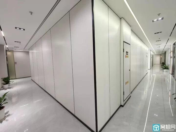 出租高新区地铁口科技广场130多，精装修出租