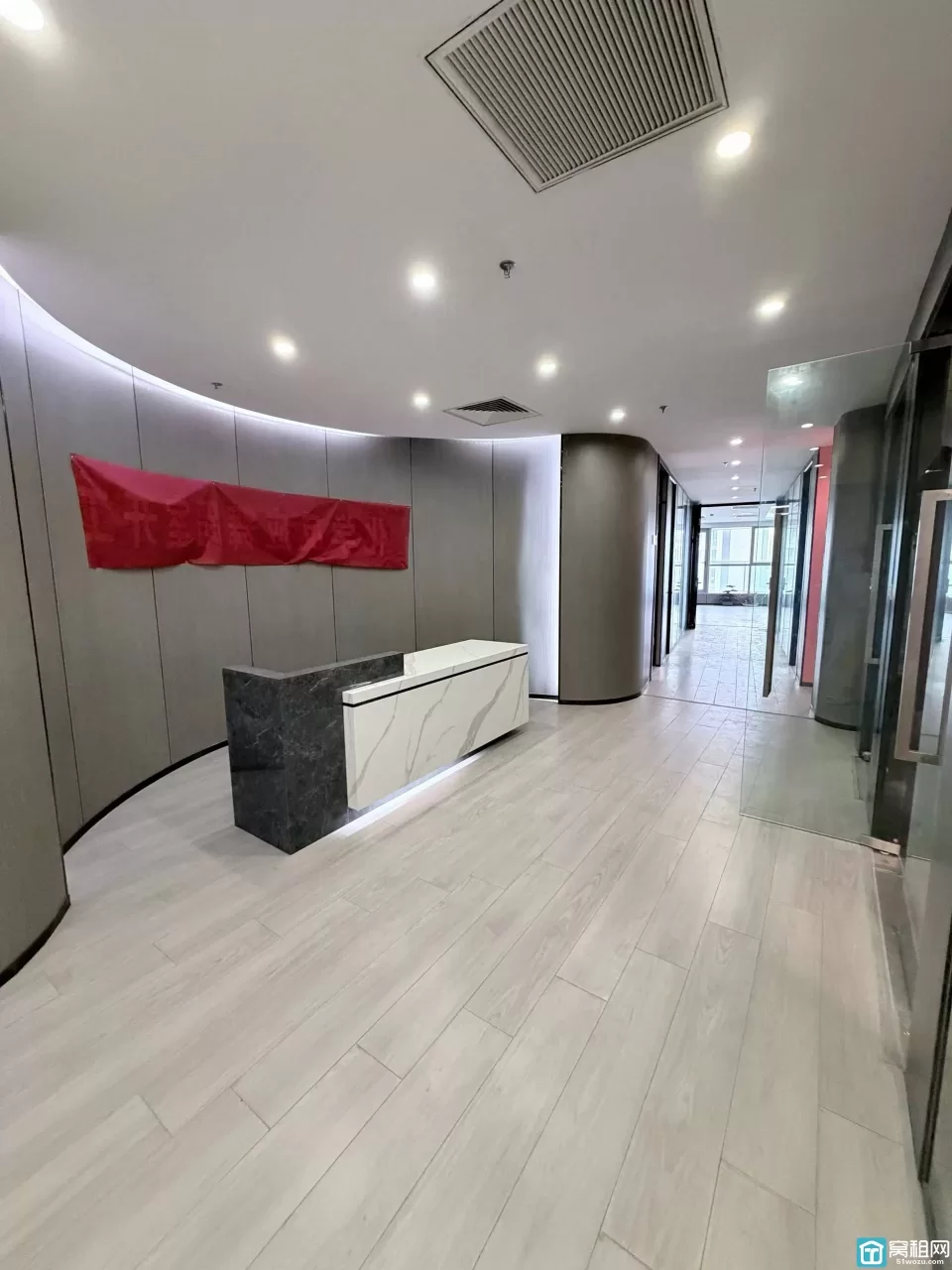 东部新城410平精装修带隔断送露台，楼下一号线七号线双地铁口