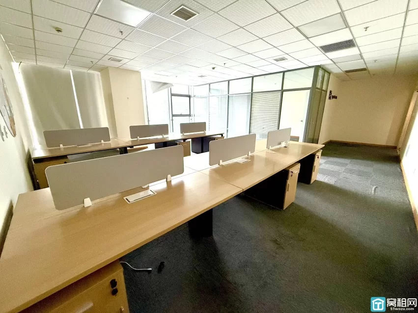 宁波东部新城金融硅谷主楼 11号楼132.7m²朝西办公室出租