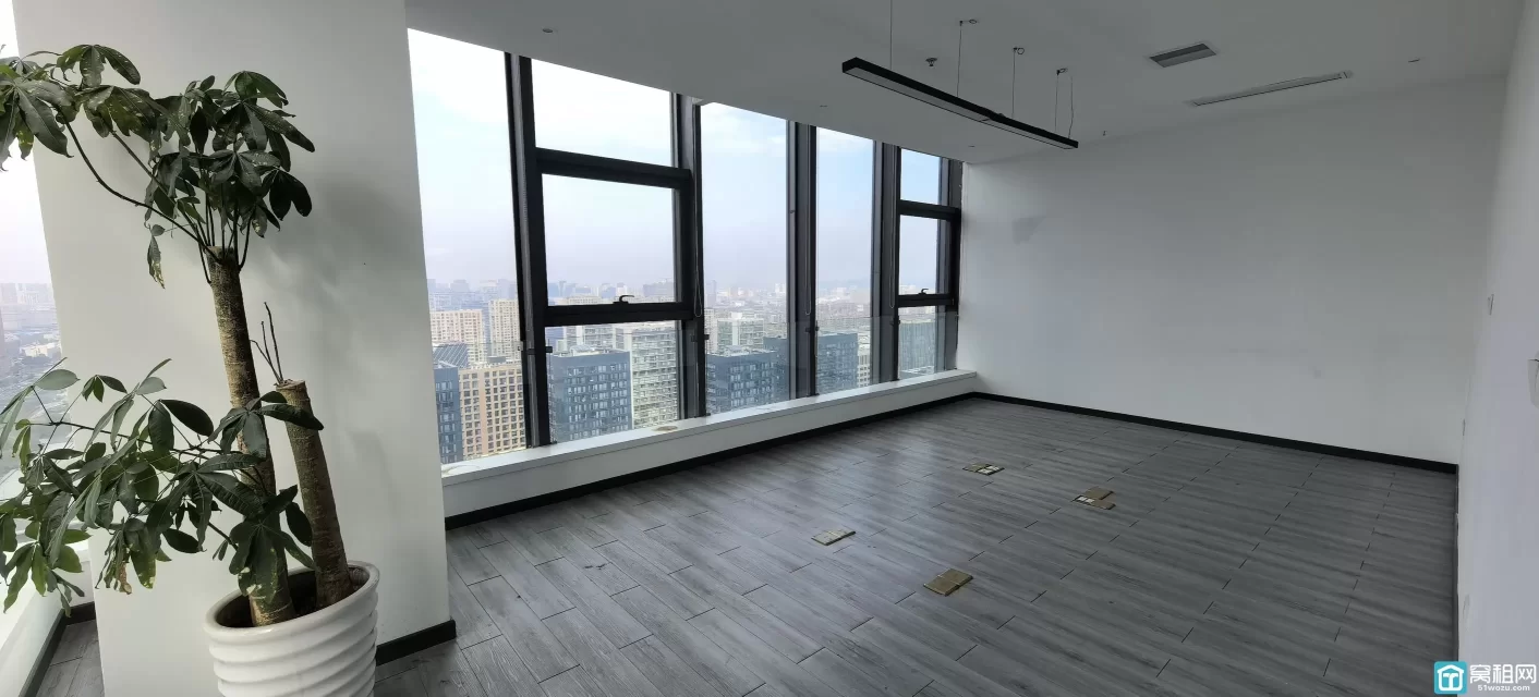 宁波金融硅谷主楼出租面积241.35m²，西北朝向单价：2.6元/m²/天（含税）